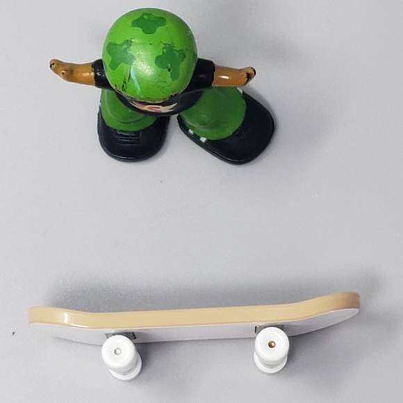 Pete The Skater Figure On A Tech Deck Mini Skateboard - Picture 6 of 8